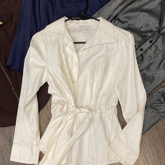 Bundle of 4 Tops - Picture 2 of 6